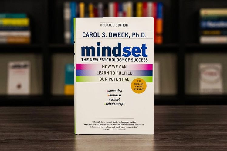 Book Review: Mindset: The New Psychology of Success by Carol S. Dweck - A Transformative Guide to Growth and Achievement